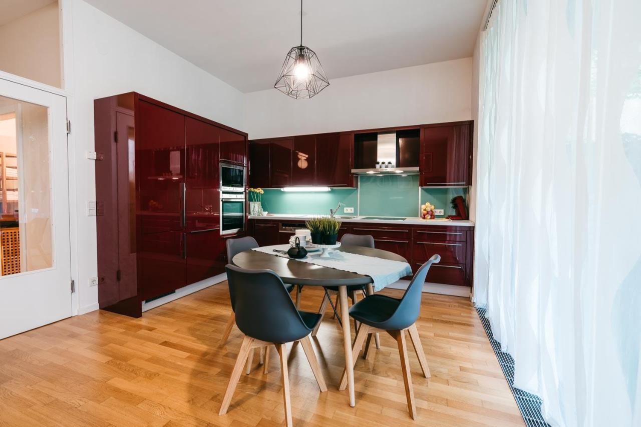 Luxury Downtown Appartement Mit Garage Štýrský Hradec Exteriér fotografie