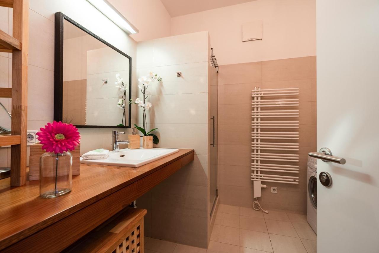 Luxury Downtown Appartement Mit Garage Štýrský Hradec Exteriér fotografie